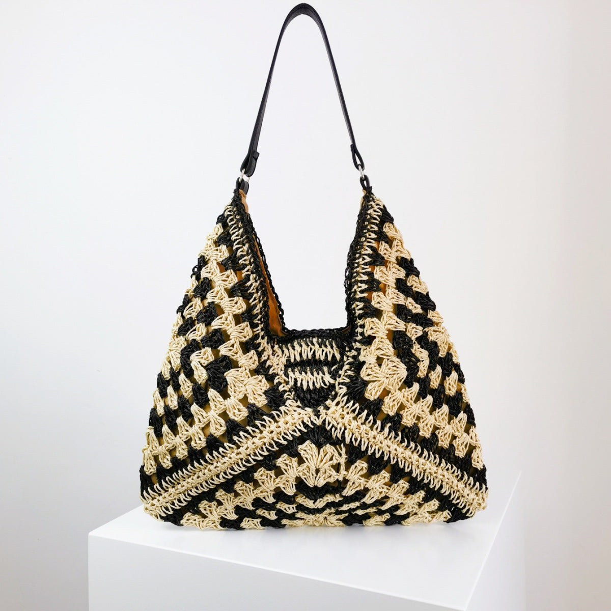 Women's Fashion Handmade Straw Woven Hollow Contrast Color Weave Shoulder Bag Image