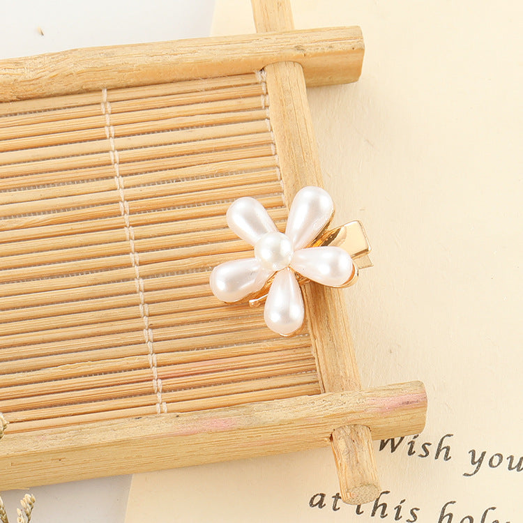 Slip-on Pearl Bow Hair Clip Image