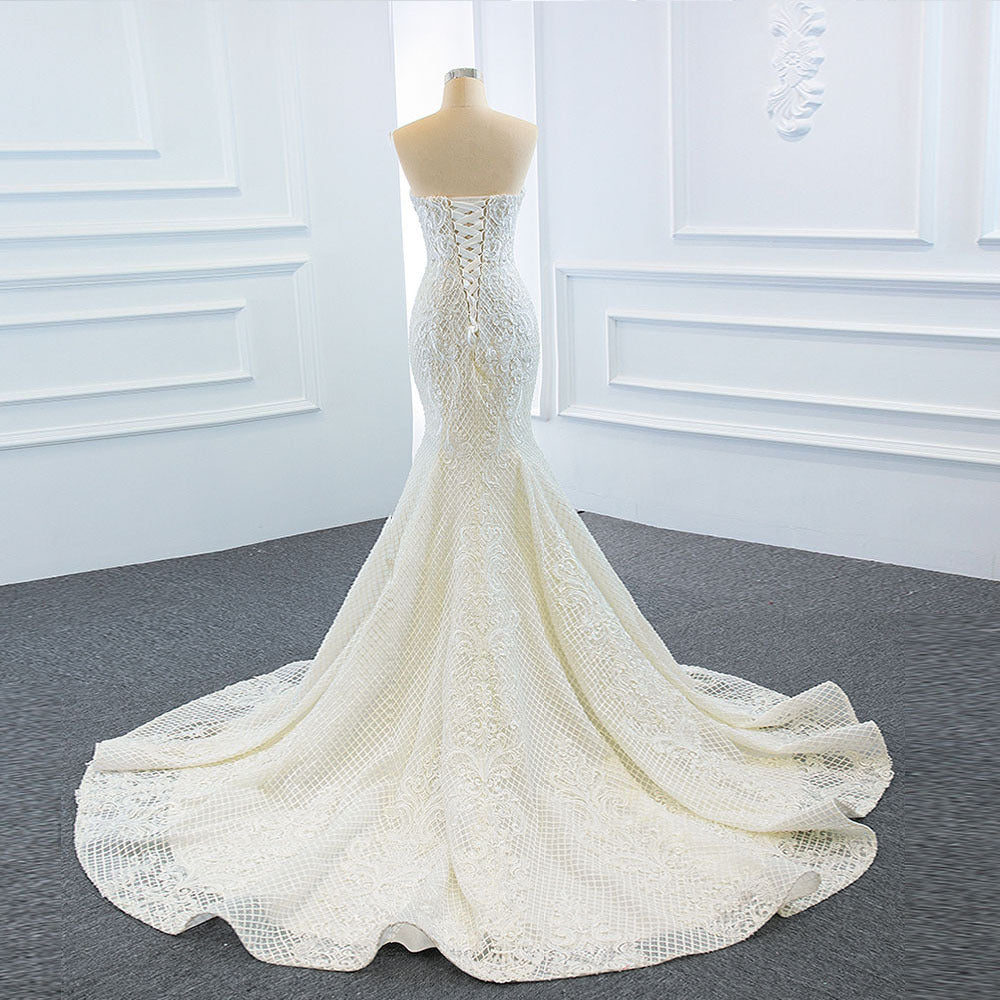 The Wedding Dress Wears Two Fishtail Tail Tube Tops, The Temperament Is Thin And Dreamy Image