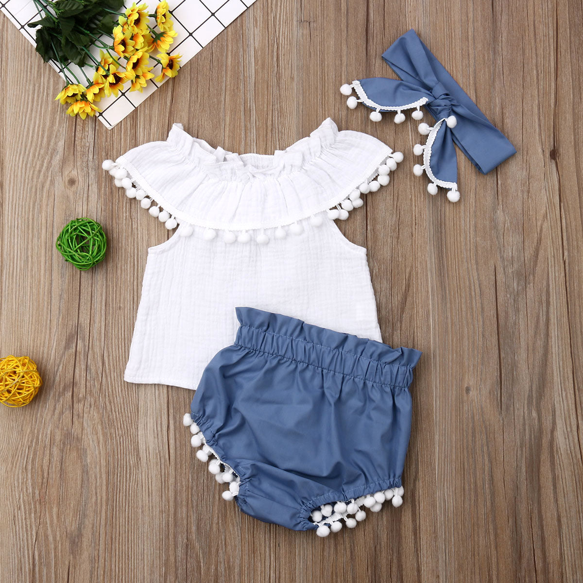 Baby clothes and pants Image