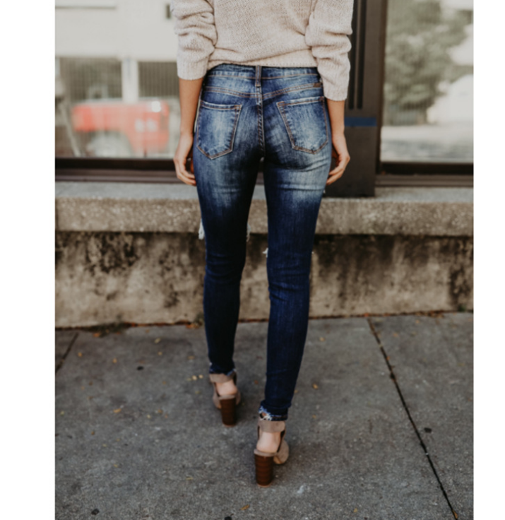 Women's jeans, pierced feet, mid-rise jeans Image