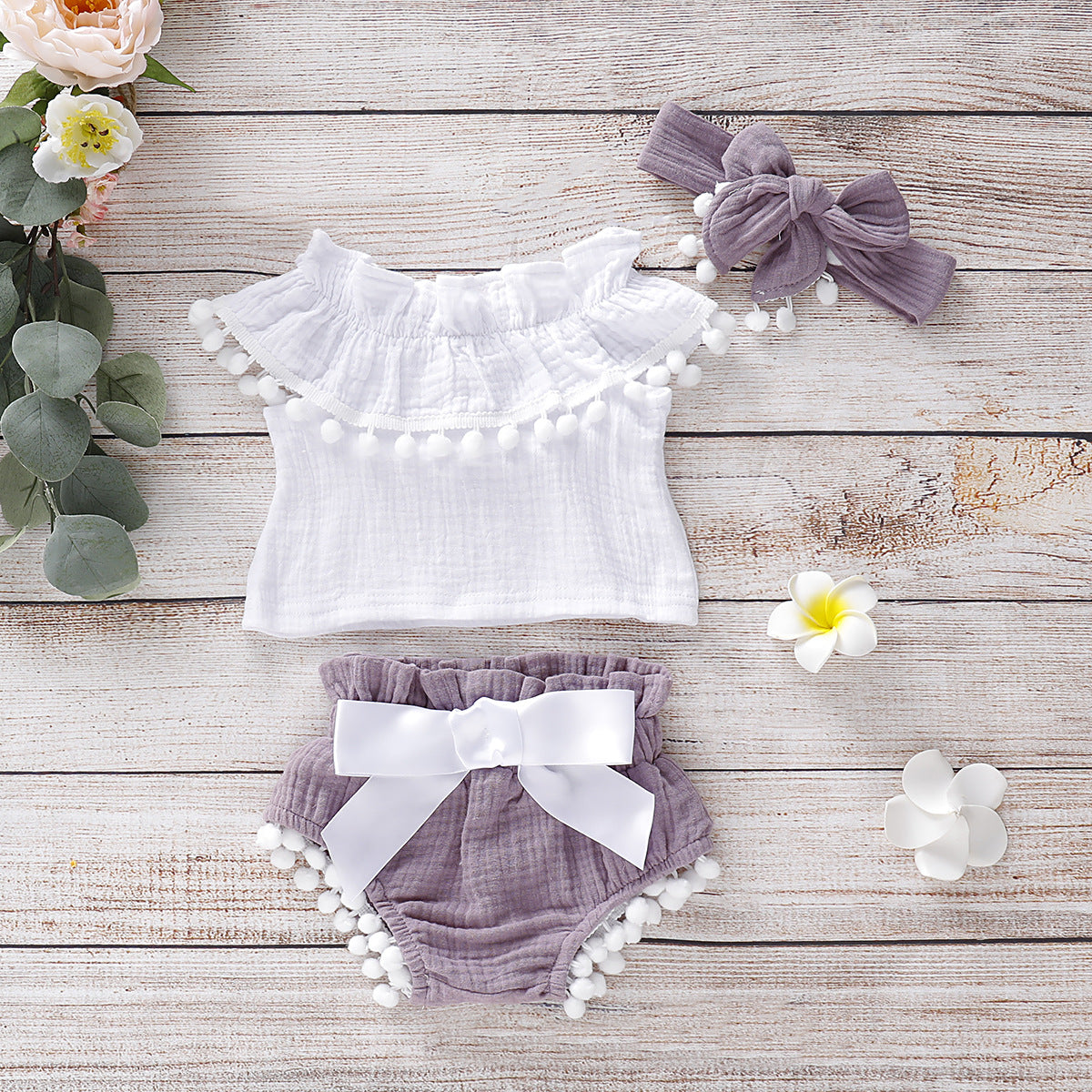 Baby clothes and pants Image