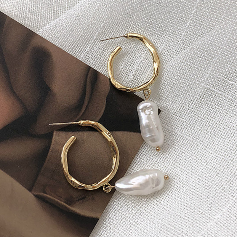 Simple pearl earrings Image