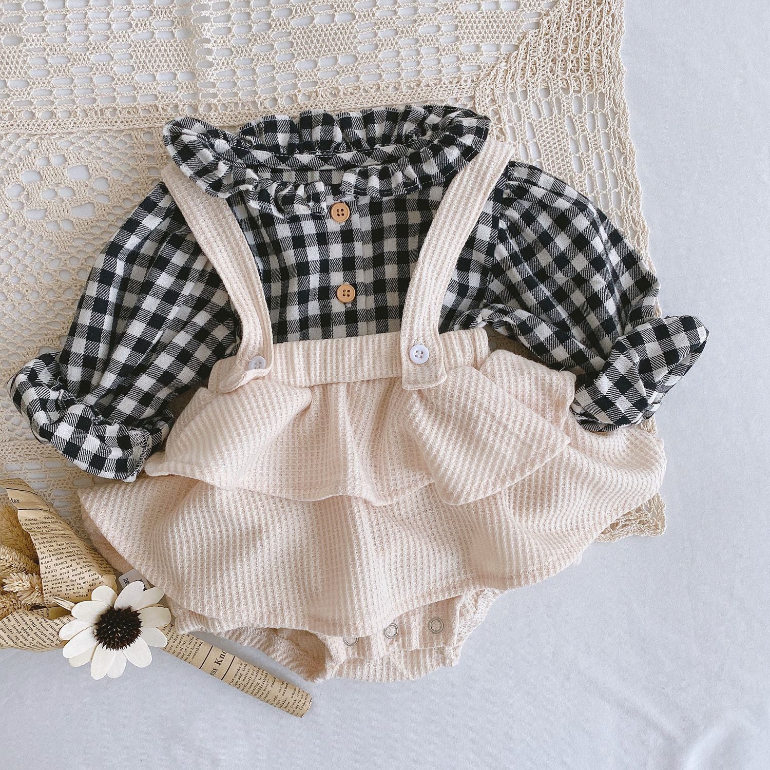 Baby Romper 0-2 Years Old Baby Clothes Baby Girl Foreign Style Pleated Lotus Leaf Sling Climber Image