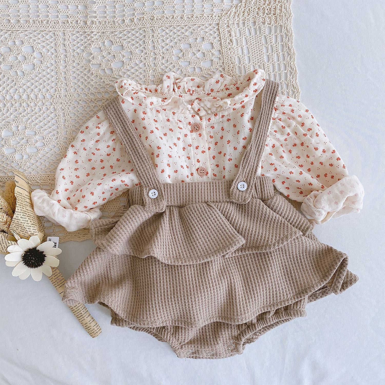 Baby Romper 0-2 Years Old Baby Clothes Baby Girl Foreign Style Pleated Lotus Leaf Sling Climber Image