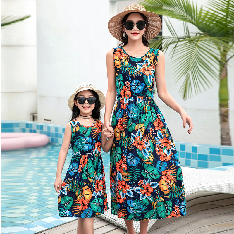 Mother And Daughter Vacation Beach Vest Long Skirt Image