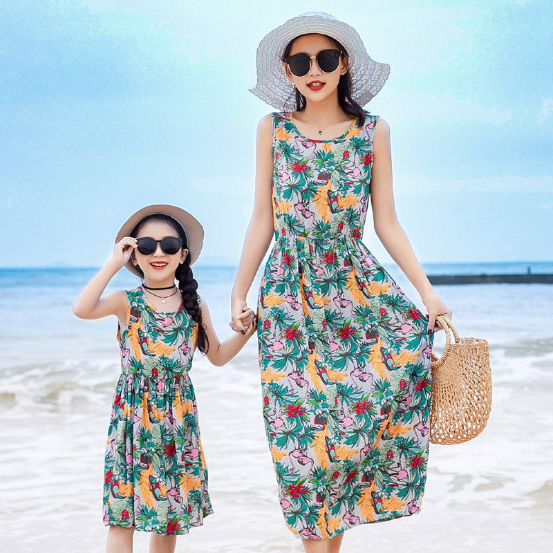 Mother And Daughter Vacation Beach Vest Long Skirt Image