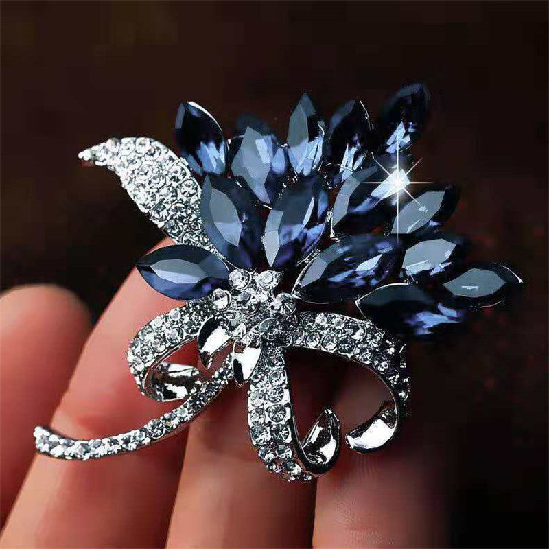 Temperament Crystal All-match Brooch Alloy Jewelry Ladies Wear Corsage Image