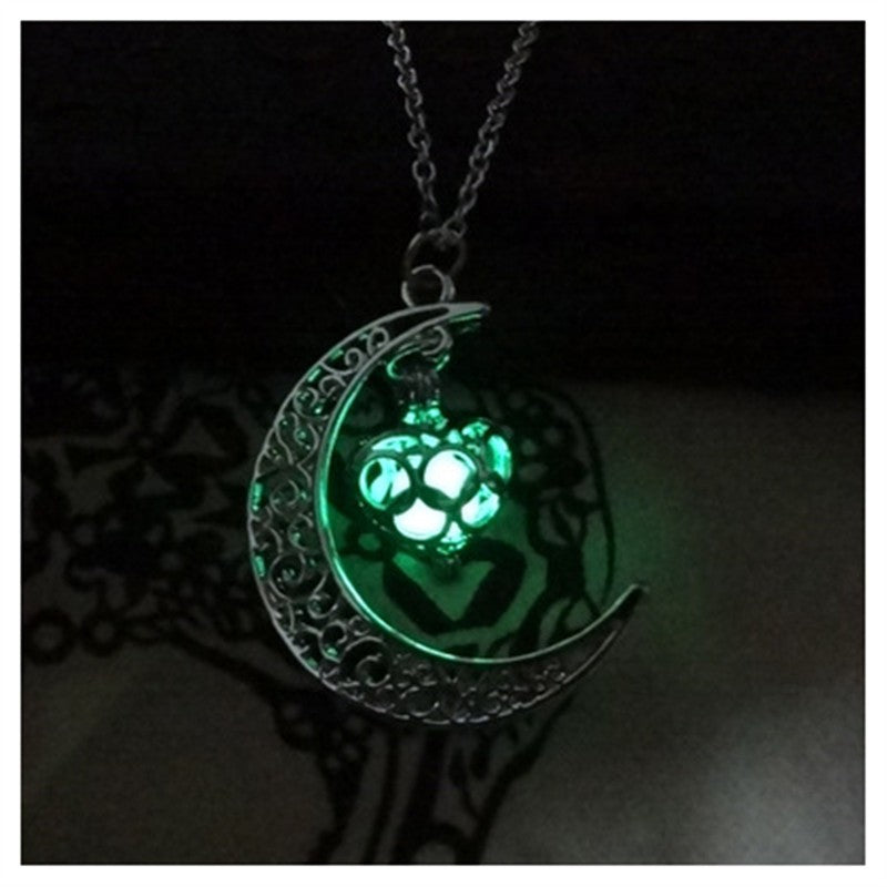 Glowing Pendant Necklaces Silver Plated Chain Necklaces Image