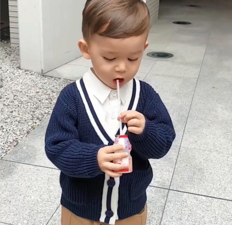 Chen Chen Ma baby children's clothing autumn sweater sweater baby sweater cardigan college wind color boy handsome jacket Image