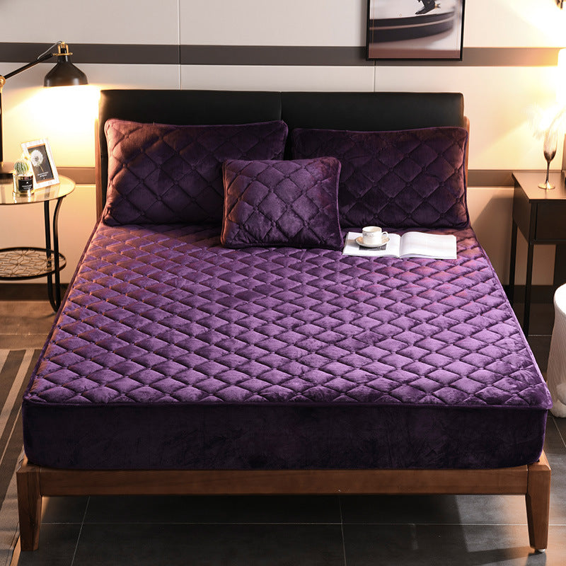 Crystal fleece padded bed cover Image