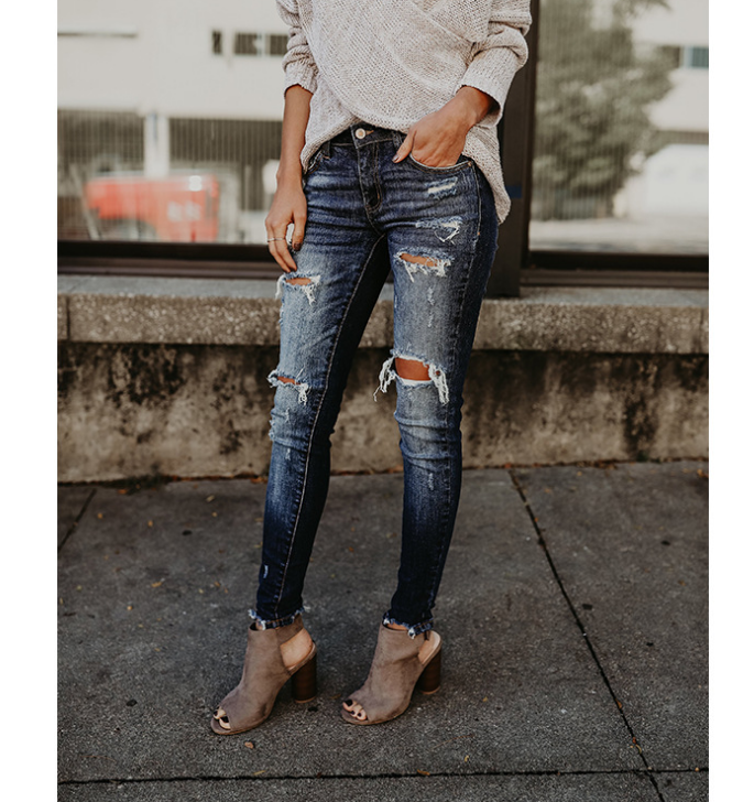 Women's jeans, pierced feet, mid-rise jeans Image