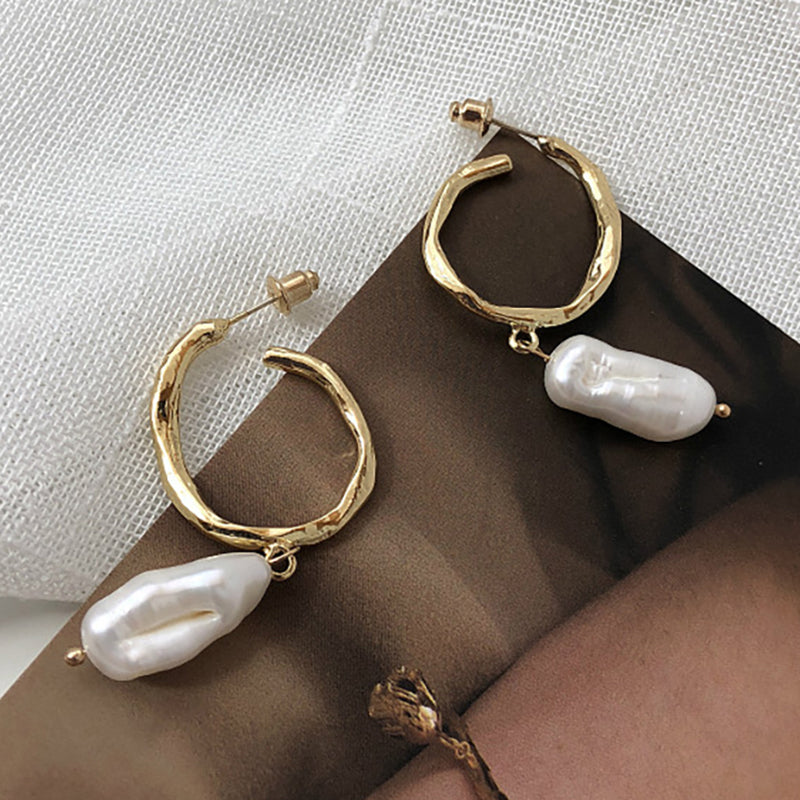 Simple pearl earrings Image