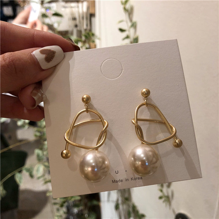 Metal winding personalized pearl earrings Image