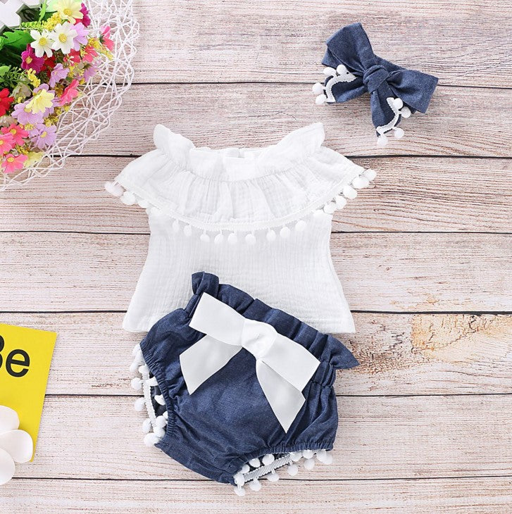 Baby clothes and pants Image