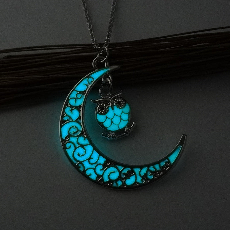 Glowing Pendant Necklaces Silver Plated Chain Necklaces Image