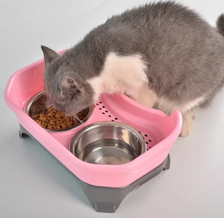 Pet food bowl Image