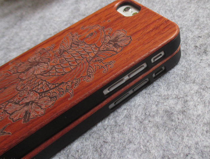 Woodcarving mobile phone case Image