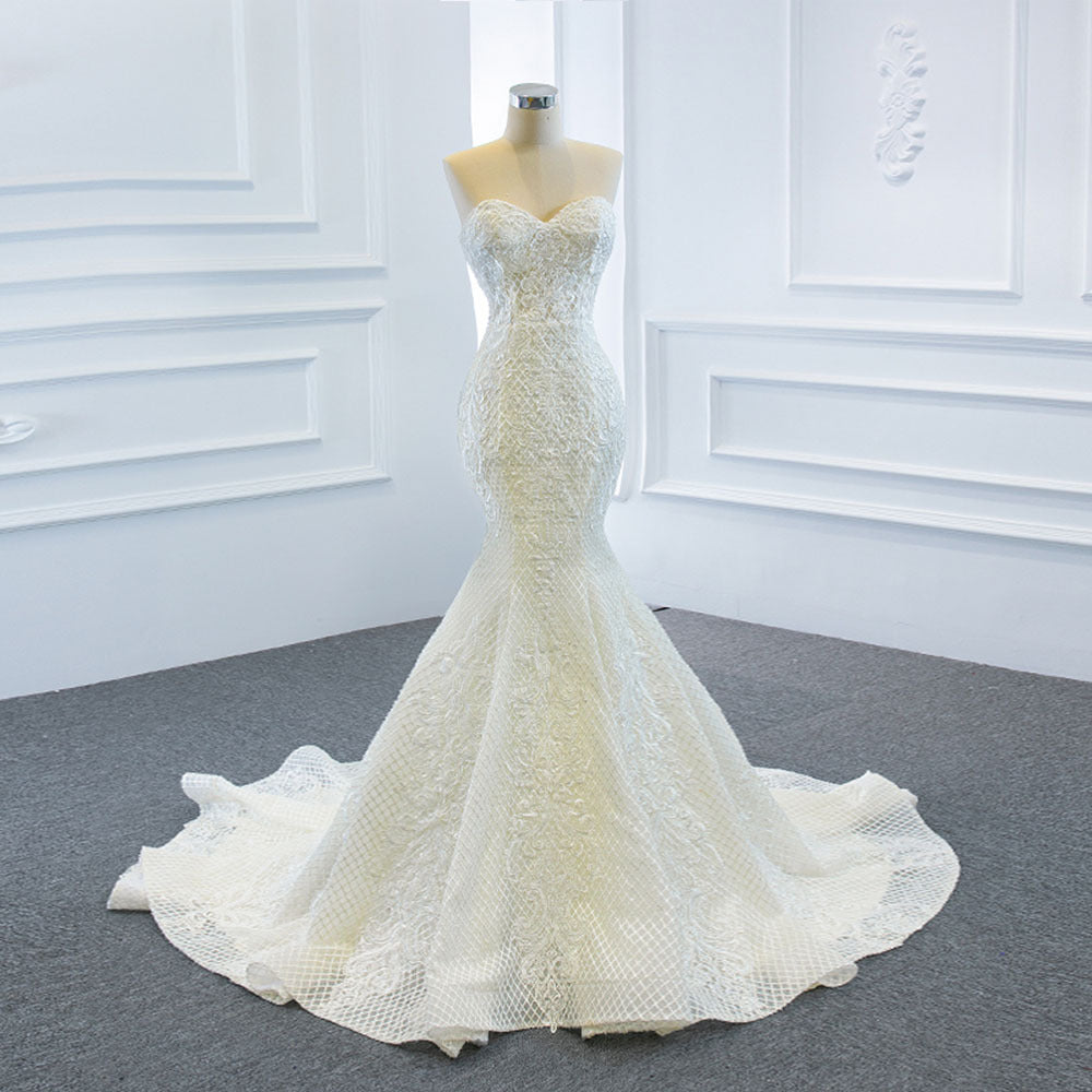 The Wedding Dress Wears Two Fishtail Tail Tube Tops, The Temperament Is Thin And Dreamy Image