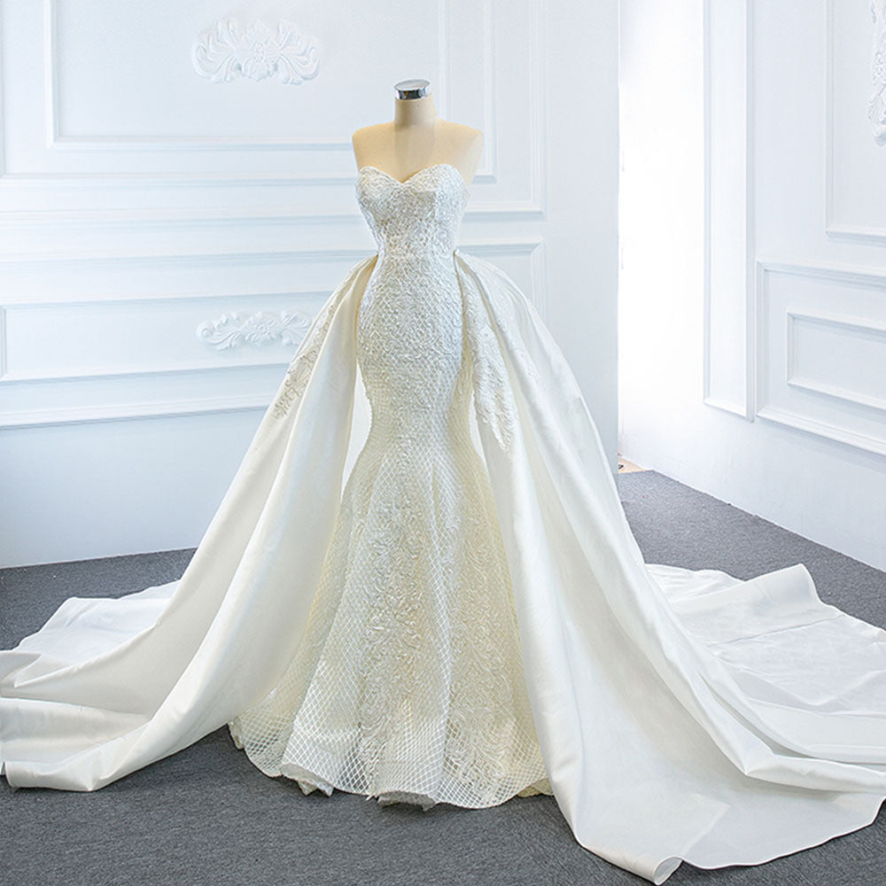 The Wedding Dress Wears Two Fishtail Tail Tube Tops, The Temperament Is Thin And Dreamy Image