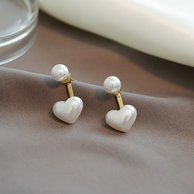 Simple Temperament Love Pearl Stud Earrings Image