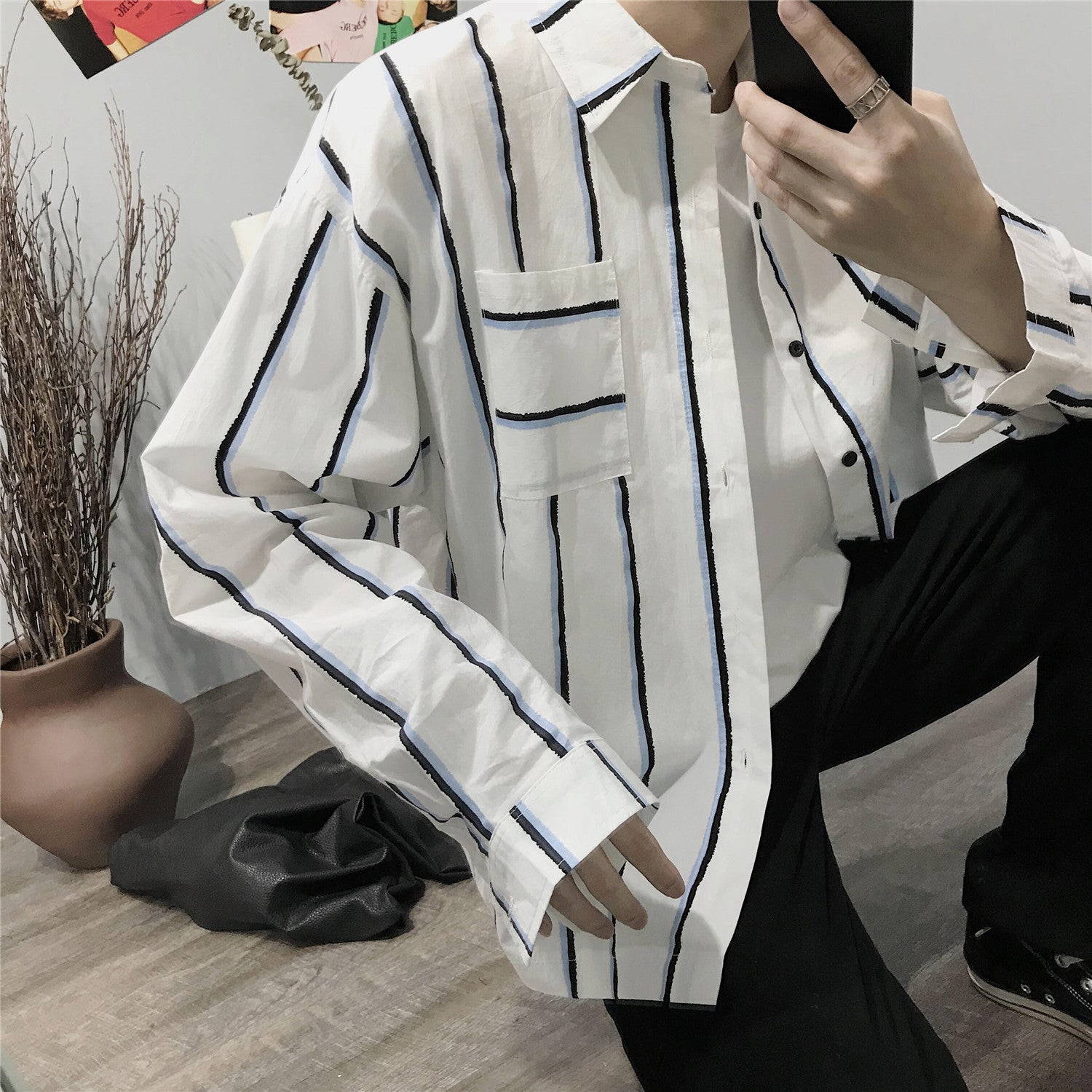 Loose striped shirt men Image