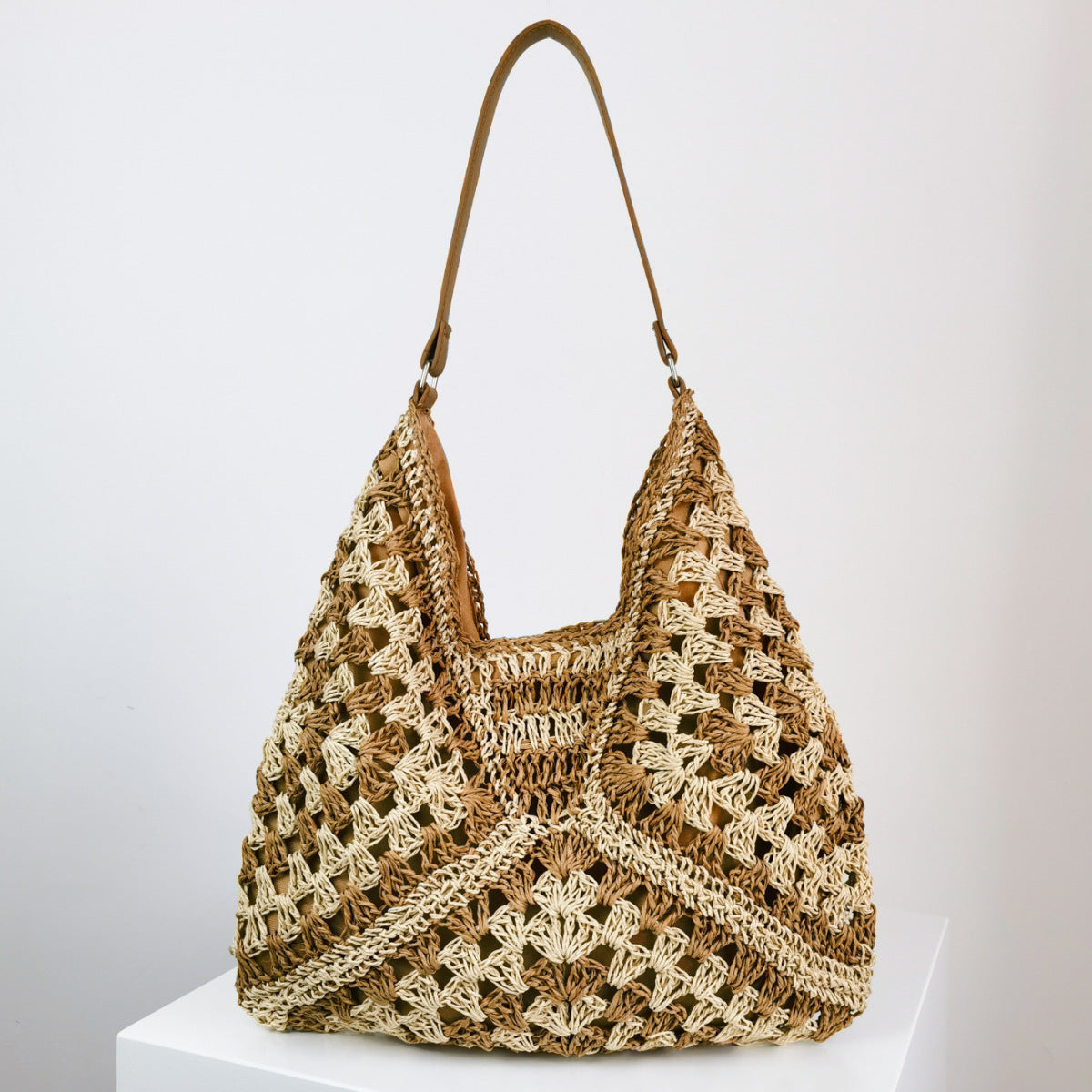 Women's Fashion Handmade Straw Woven Hollow Contrast Color Weave Shoulder Bag Image