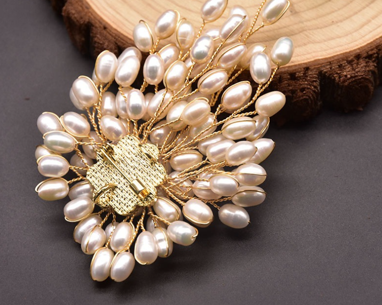 Natural Pearl Brooch Female European And American Retro Pure Hand-woven Pearl Brooch Image