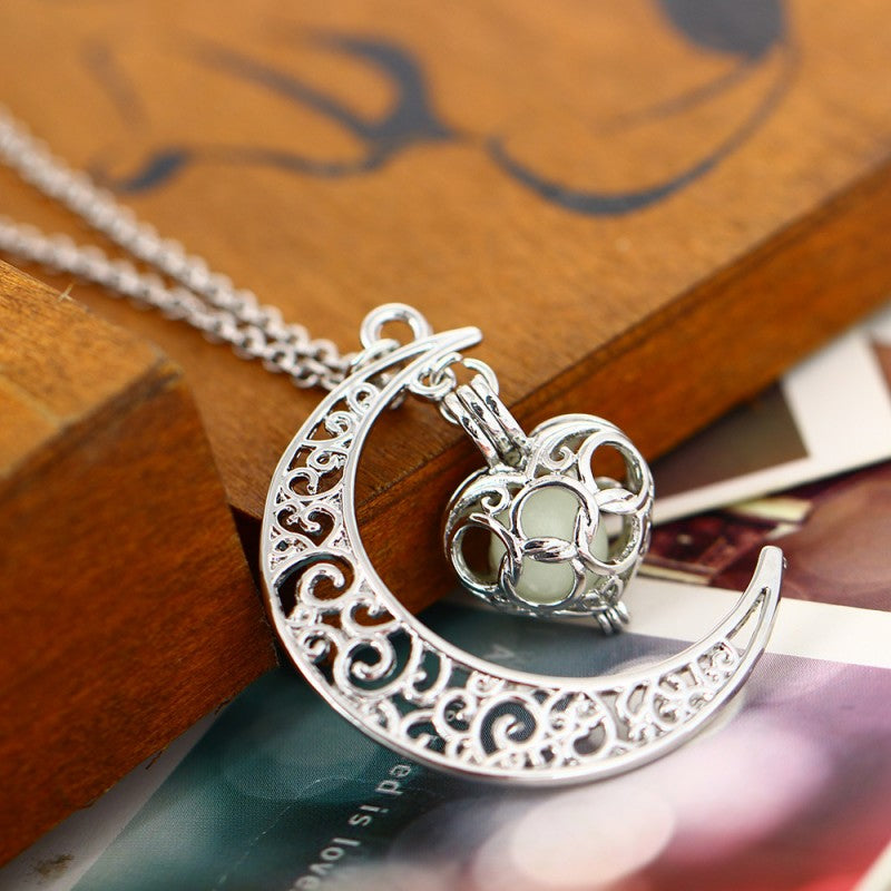 Glowing Pendant Necklaces Silver Plated Chain Necklaces Image