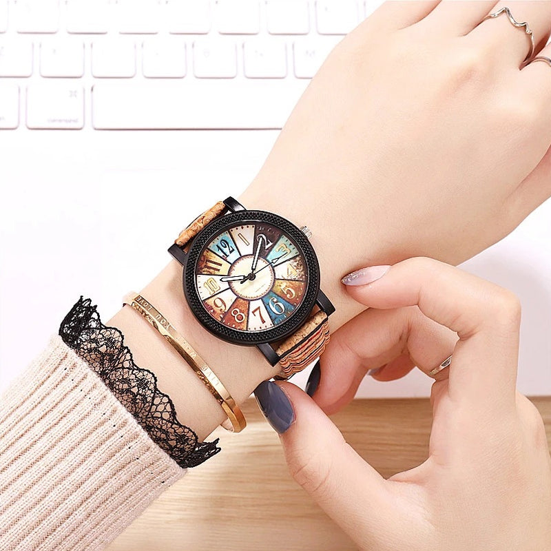 Casual Vintage Leather Women Quartz Wrist Watch Gift Clock Image