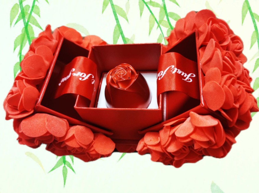 2023 Hot Valentine's Day Gifts Metal Rose Jewelry Gift Box Necklace For Wedding Girlfriend Necklace Gifts Image