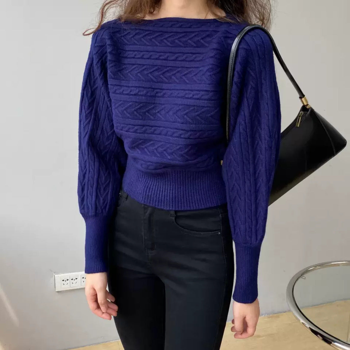 Feminine Temperament Wears Round Neck Short Sweater Image