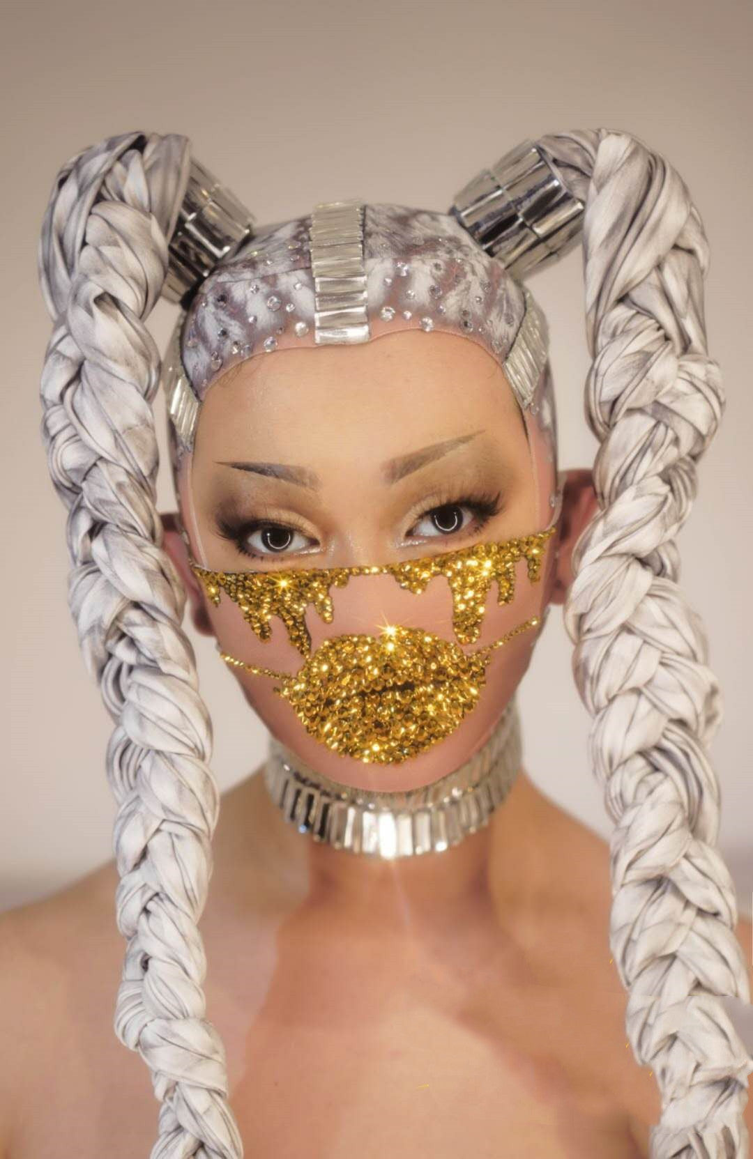 European And American Diamond Mask Butterfly Performance