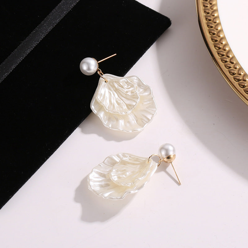 New Style Pearl Shell Earrings For Ladies Image